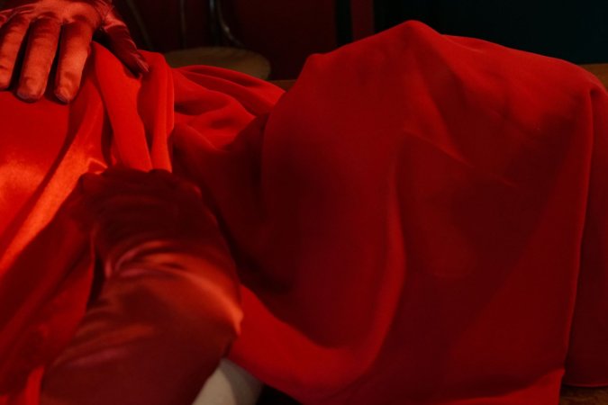 Arissa teases herself with a dildo, moaning and cumming on a scarlet-sheeted table — Arissa #1