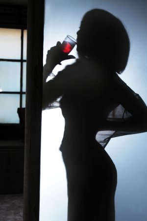 Shiraz savors wine and her wet pussy in intimate balcony striptease — Shiraz #2