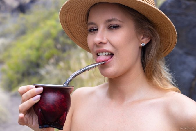 Casey spreads her legs in natures embrace under the summer heat — Casey #14